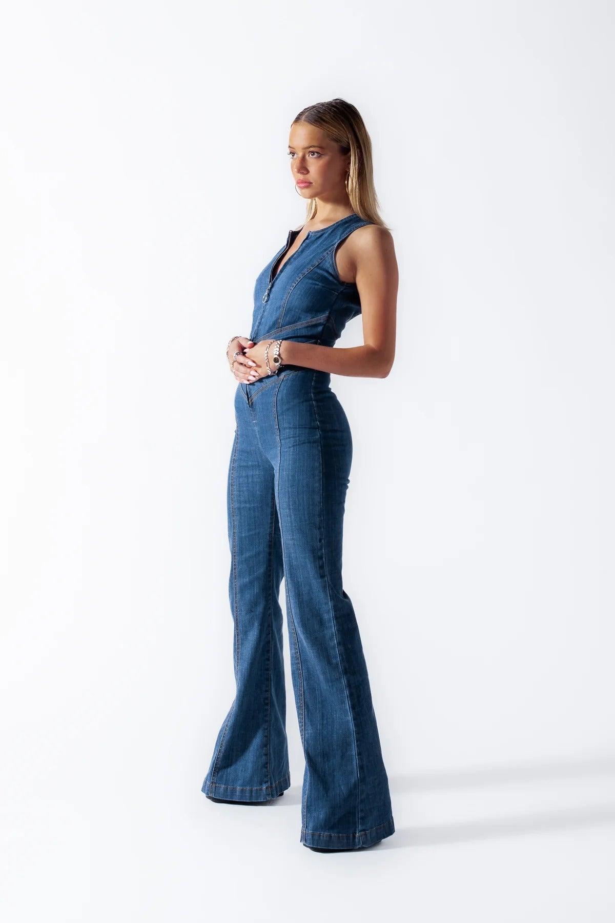 Elena – Mouwloze Spijkerjumpsuit met Hartvormige Halslijn voor Vrouwen