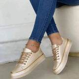 Rosella - Chique witte sneakers met gouden accenten voor dames