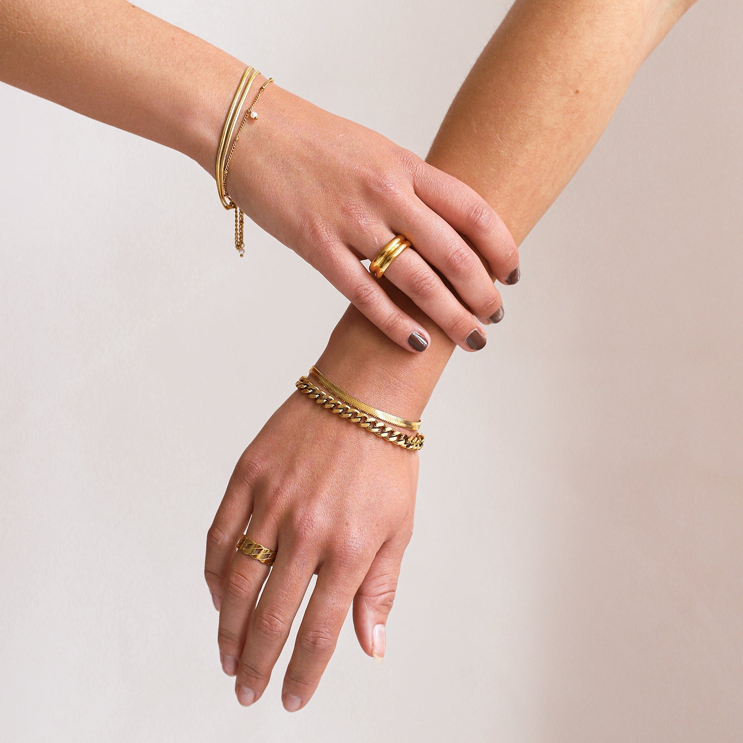 Marga - Slanke gouden visgraat armband voor dames