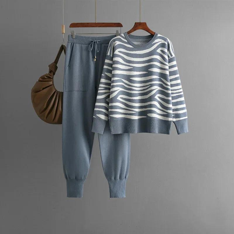 Laila - Knus gebreide Zebra-Stripe loungeset voor dames